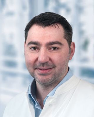 Ioannis Mylonakis, Oberarzt der Klinik für Mund-, Kiefer- und Gesichtschirurgie am Marienhospital Stuttgart