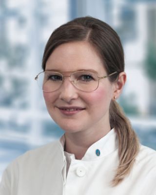 Dr. med. Constanze Schmitt, Oberärztin der Klinik für Hand-, Mikro- und Rekonstruktive Brustchirurgie am Marienhospital Stuttgart