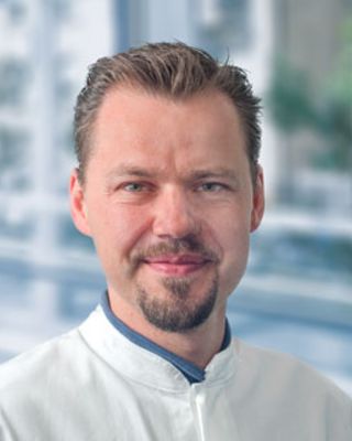 Dr. med. Christoph Ilies, Oberarzt der Klinik für Anästesiologie, operative Intensivmedizin und Schmerzmedizin am Marienhospital Stuttgart