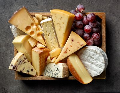 Milchprodukte wie Käse tragen zu einer kalziumreichen Ernährung bei