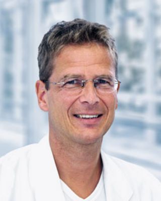 Dr. med. Andreas Noe, Oberarzt der Klinik für Anästesiologie, operative Intensivmedizin und Schmerzmedizin am Marienhospital Stuttgart