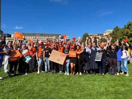 Unsere Mitarbeitenden bei der Demonstration am 20.9.