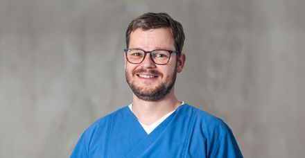 Christoph Hößle ist Oberarzt an der Klinik für HNO-Heilkunde, Kopf- und Halschirurgie am Marienhospital