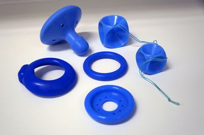 Gut sitzende Pessare aus Gummi oder Silikon können die Organe im Becken stützen (Bild: Christine Gerhardt)