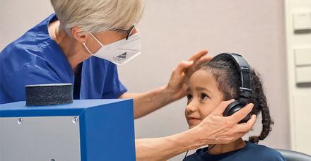 Sabine Weber führt als ­Audiometristin ­Hördiag­nostik bei ­unterschiedlichen ­Altersstufen durch