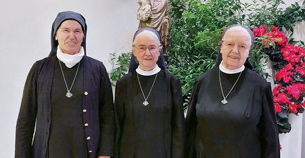 Sr. Mirjana, Sr. Maria Andrea und Sr. Paulissa (von links) beim Professjubil&auml;um