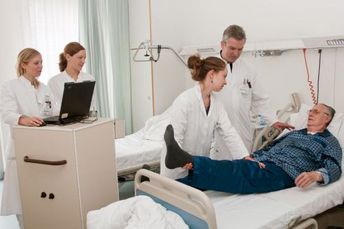 Visite auf der neurologischen Pflegestation