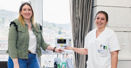 Pflegekr&auml;fte im Marienhospital nutzen moderne Ger&auml;te zur Vitaldatenerfassung