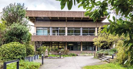 Seit 1970 ist die heute hundertjährige Schule in diesem Gebäude untergebracht Seit 1970 ist die heute hundertjährige Schule in diesem Gebäude untergebracht