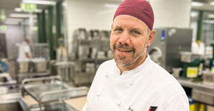 Rüdiger Burkhardt ist verantwortlich für die Vollkostküche im Marienhospital Stuttgart
