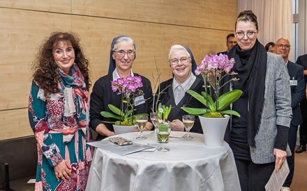 Freuten sich über die feierliche Veranstaltung (v. li.): Geschäftsführerin Claudia Graf, Sr. Anna Maria Bieg, Sr. Patricia Baumann, Geschäftsführerin Bettina Lammers Freuten sich über die feierliche Veranstaltung (v. li.): Geschäftsführerin Claudia Graf, Sr. Anna Maria Bieg, Sr. Patricia Baumann, Geschäftsführerin Bettina Lammers