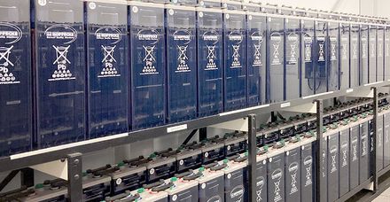 ... &uuml;ber R&auml;ume mit gro&szlig;en Batteriereihen ...