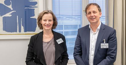 Dr. Christine Baatz (links) ist Leiterin des Bildungszentrums am Marienhospital. Jürgen Gerstetter ist Direktor für Pflege- und Patientenmanagement