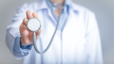 Seit Jahren erfolgreich etabliert ist die Vortragsreihe &bdquo;Gesund bleiben &ndash; gesund werden&ldquo; (Bild: shutterstock.com/KT Stock photos)