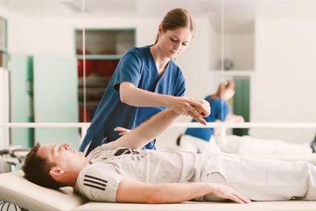 Physiotherapeutische Behandlung im Marienhospital Stuttgart