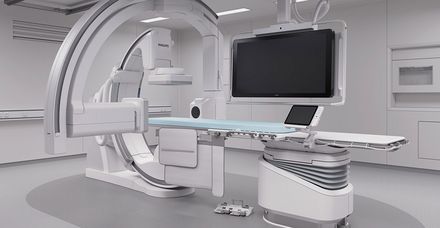 Das neue Angiografiegerät hat zwei frei positionierbare „Röntgenkameras" (Bild: Philips)