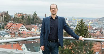 Dr. Johannes Becker-Pfaff, &Auml;rztlicher Direktor der Klinik f&uuml;r Psychosomatische Medizin und Psychotherapie, leitet den Psychoonkologischen Dienst am Marienhospital Stuttgart