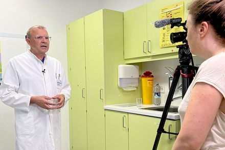 Dr. Martin Teuscher, Facharzt für Innere Medizin und Gastroenterologie, wurde von einem Team der Sendung „Doc Fischer" interviewt