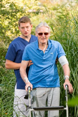 Neurologische Patienten werden auch physiotherapeutisch betreut Neurologische Patienten werden auch physiotherapeutisch betreut