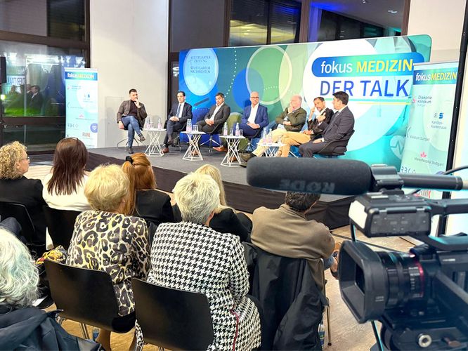 Fokus Medizin – der Talk: Wenn das Herz versagt. Warnsignale erkennen und moderne Behandlung (Bild: Stuttgarter Zeitung) Fokus Medizin – der Talk: Wenn das Herz versagt. Warnsignale erkennen und moderne Behandlung (Bild: Stuttgarter Zeitung)