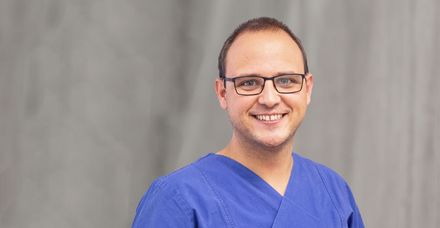 Dr. Philipp Sch&auml;dle, Facharzt f&uuml;r Innere Medizin, gab ebenfalls Antworten 