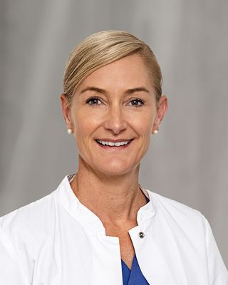 Dr. med. Nina H&ouml;lzel, Ober&auml;rztin der Klinik f&uuml;r Gyn&auml;kologie und Geburtshilfe am Marienhospital Stuttgart