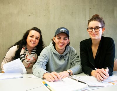 In der Fachschule für Pflege des Marienhospitals werden die Auszubildenden intensiv auf ihre Prüfungen vorbereitet