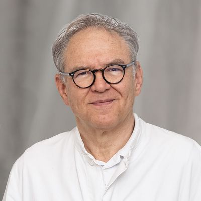 Univ.-Doz. Dr. med. univ. Thomas Schoeller, &Auml;rztlicher Direktor der Klinik f&uuml;r Hand-, Mikro- und rekonstruktive Brustchirurgie am Marienhospital Stuttgart
