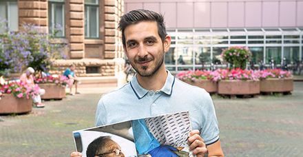 Fotograf Patrick Junker mit seiner Corona-Reportage in der Zeitschrift Stern