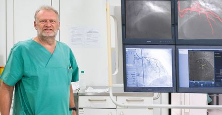 Dr. med. Thomas Güthe am Herzkatheter-Messplatz
