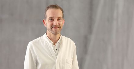 Dr. med. Sebastian Maus, Facharzt für Innere Medizin und Nephrologie, leitet den Schwerpunkt Nephrologie im Marienhospital Stuttgart