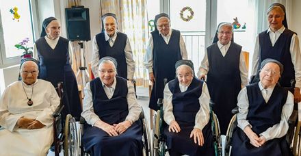 Ehemalige Krankenpflegeschülerinnen, die heute im Pflegeheim Maria Hilf des Klosters Untermarchtal wohnen