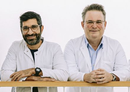 Erfahrene Krebsmediziner: Chefarzt Privatdozent Dr. Christian-Friedrich Jehn (re.) und sein leitender Arzt Dr. Serkan Karakaya (Bild: Tobias Grosser)