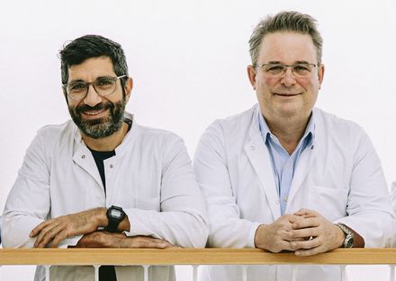 Erfahrene Krebsmediziner: Chefarzt Privatdozent Dr. Christian-Friedrich Jehn (re.) und sein leitender Arzt Dr. Serkan Karakaya (Bild: Tobias Grosser)