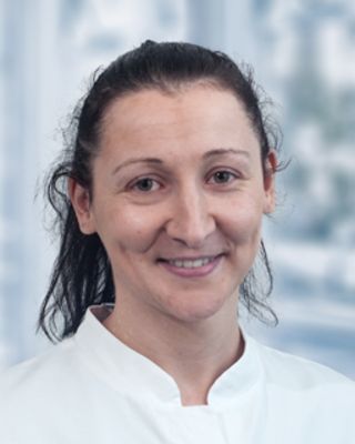 Dr. med. Carole Bingen, Oberärztin der Klinik für Orthopädie und Unfallchirurgie am Marienhospital Stuttgart
