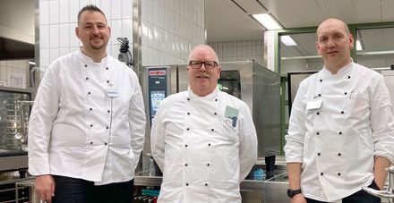 Alte und neue K&uuml;chenleitung (v. liinks): Stefan Lepadusch, Danny Williams und Thomas Sch&auml;fer
