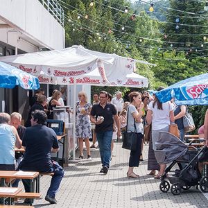 Gemeinsames Beisammensein beim jährlichen Mitarbeitersommerfest