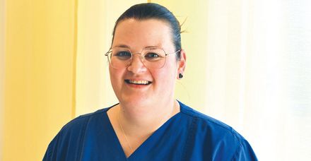 Maren Albrecht arbeitet als Still- und Laktationsberaterin auf der Mutter-Kind-Station Maren Albrecht arbeitet als Still- und Laktationsberaterin auf der Mutter-Kind-Station