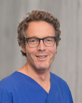 Dr. med. Dr. med. dent. Jens Rabbels, Oberarzt der Klinik für Mund-, Kiefer- und Gesichtschirurgie am Marienhospital Stuttgart