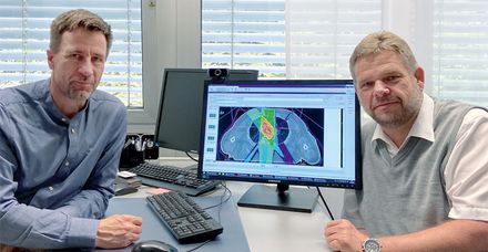 Strahlenexperte Professor Dr. Thomas Hehr (links) und sein Patient Klaus Neumann
