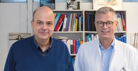 Patient Hans Christian Knoll und sein Operateur Professor Dr. Michael Schäffer
