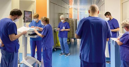 T&auml;gliche Patientenbesprechung auf der pflegerischen Covid-Station