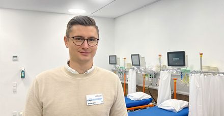 OP-Manager Anton Wiebe im Aufwachraum des Ambulanten Operationszentrums