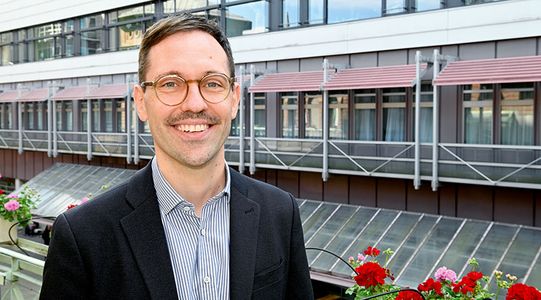 Philipp Schmitz ist seit April 2025 für die Unternehmenskultur im Marienhospital Stuttgart zuständig